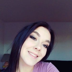 Meet your Posher, Cassandra